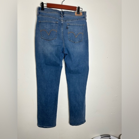 Women's Levi's® Classic Straight-Leg Jeans - Picture 6 of 9